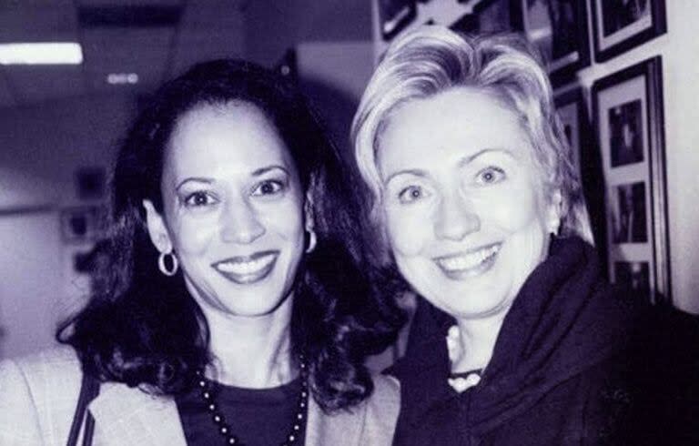 Hillary Clinton junto a Kamala Harris