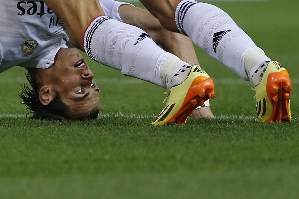 Real Madrid Gareth Bale, reacts during a Spanish Super Cup soccer match against Atletico Madrid at the Vicente Calderon stadium in Madrid, Spain, Friday, Aug. 22, 2014. (AP Photo/Daniel Ochoa de Olza)