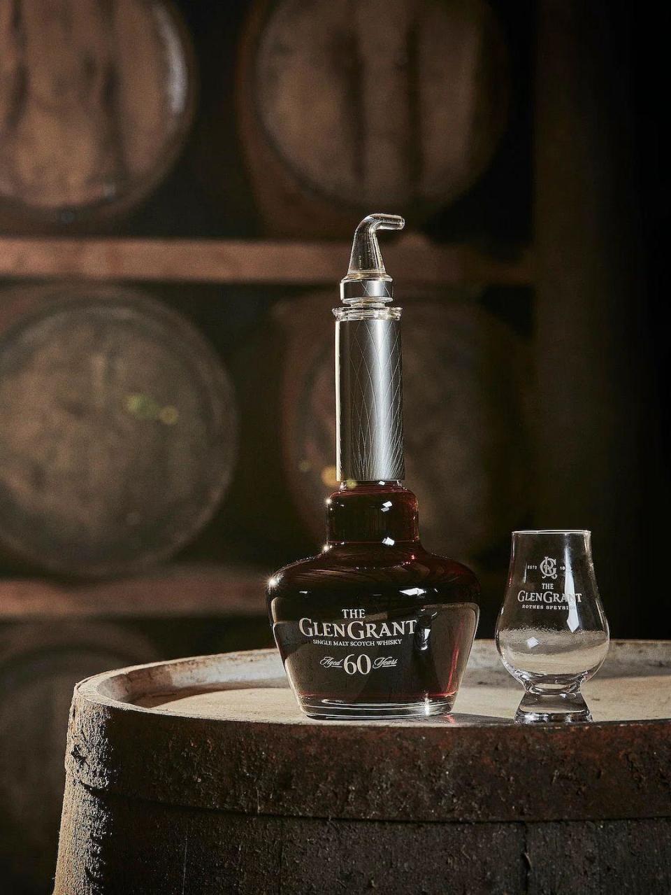 格蘭冠在2022年時，推出全球限量僅360瓶的60年單一麥芽威士忌，以慶祝其釀酒大師Dennis Malcolm在酒廠工作超越60年的傳奇生涯。參考售價約NT$898,000。