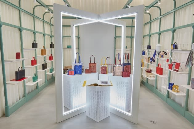 Luxury Pop-Up Shops  Designs for the Future of the Retail