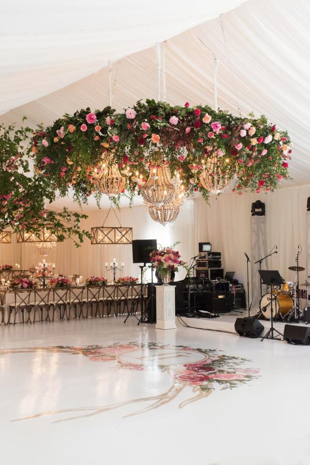 13 Beautiful Hanging Greenery Installation Ideas for Your Wedding