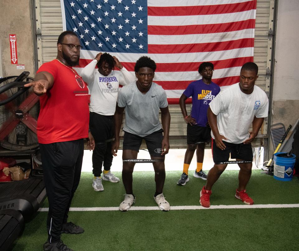 June 28, 2022; Tuscaloosa, AL, USA; Coach T Swift works with offensive and defensive linemen at Xtreme Fitness and Performance in Birmingham. Swift directs Jared Smith and Jonathan Allen as the prepare to do a workout. Gary Cosby Jr.-The Tuscaloosa News