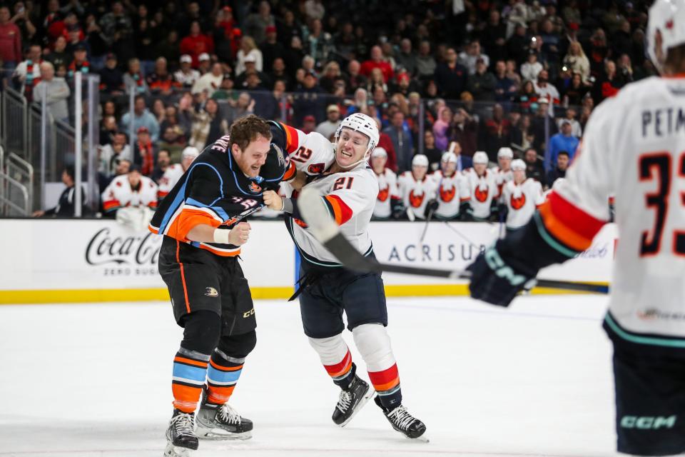 San Diego Gulls forward Travis Howe (42), left, and Firebirds forward Ian McKinnon (21) throw punches during the game at Acrisure Arena in Palm Desert, Calif., on Wed., Nov. 8, 2023. Firebirds won 4-2.