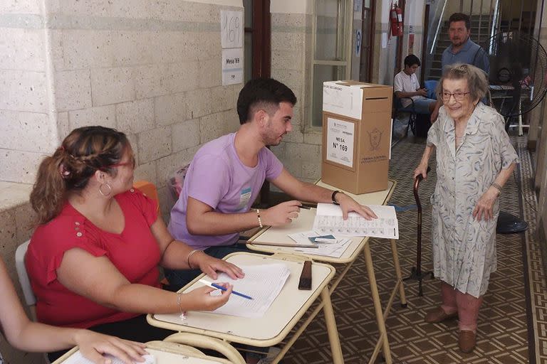 Teresa Homs, de 99 años, vota en La Pampa