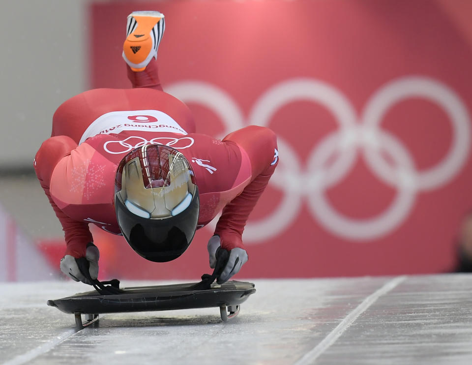 <p>Avec son très joli casque Iron Man, le Sud-Coréen Yun Sung-bin est devenu le premier athlète asiatique titré au skeleton. Le super-héros de Marvel remporte donc la première médaille d’or de sa carrière. (Photo AFP) </p>