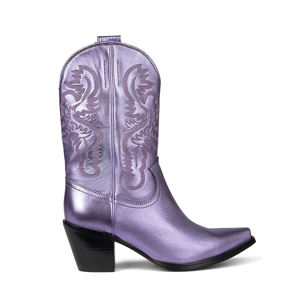 <p><a href="https://go.redirectingat.com?id=74968X1596630&url=https%3A%2F%2Fwww.freepeople.com%2Fshop%2Fdagget-western-boots%2F&sref=https%3A%2F%2Fwww.elle.com%2Ffashion%2Fshopping%2Fg40028093%2Fbest-cowboy-boots-women%2F" rel="nofollow noopener" target="_blank" data-ylk="slk:Shop Now;elm:context_link;itc:0;sec:content-canvas" class="link rapid-noclick-resp">Shop Now</a></p><p>Dagget Western Boot</p><p>freepeople.com</p><p>$260.00</p>