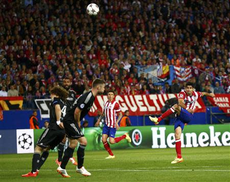 Atletico Madrid's Diego Costa tries a shot during their Champions League semi-final first leg soccer match against Chelsea at Vicente Celderon Stadium in Madrid, April 22, 2014. REUTERS/Darren Staples