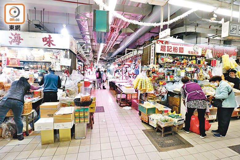 臨近冬至，街市未見人頭湧湧的情況。（陳德賢攝）