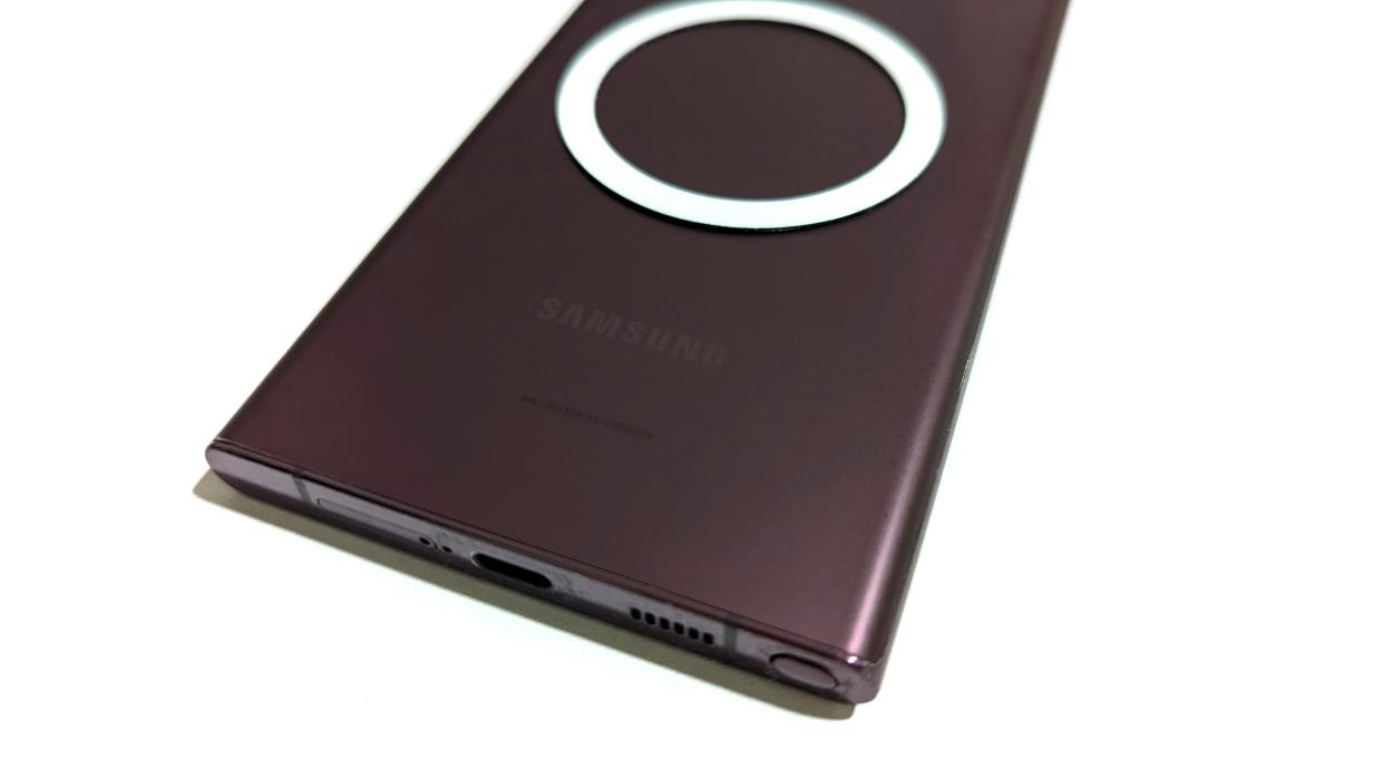  Mock Qi2 MagSafe ring on a Samsung Galaxy S22 Ultra. 