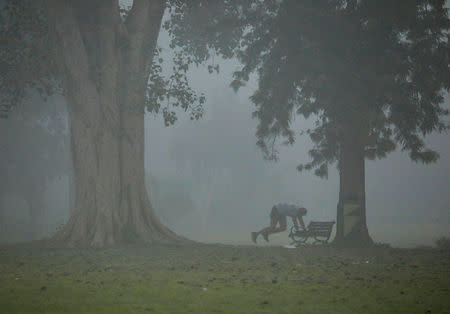 A man exercises in a park on a smoggy morning in New Delhi, India, November 9, 2017. REUTERS/Saumya Khandelwal