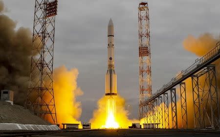 The Proton-M rocket, carrying the ExoMars 2016 spacecraft to Mars, blasts off from the launchpad at the Baikonur cosmodrome, Kazakhstan, March 14, 2016. REUTERS/Shamil Zhumatov - RTX292NU