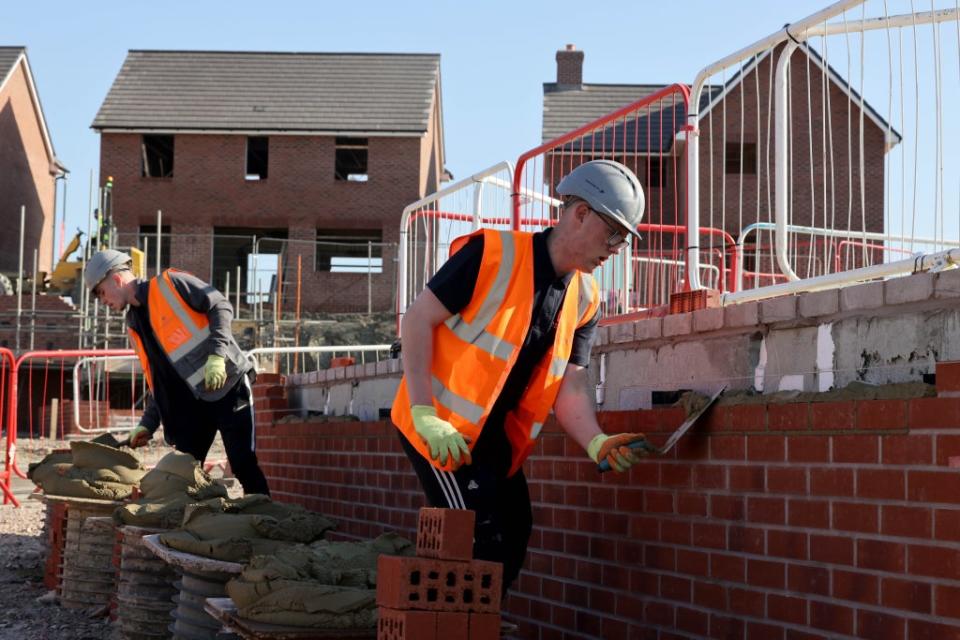 Bricklayers at work on a Barratt Homes development site (Jonathan Buckmaster/Daily Express/PA) (PA Wire)