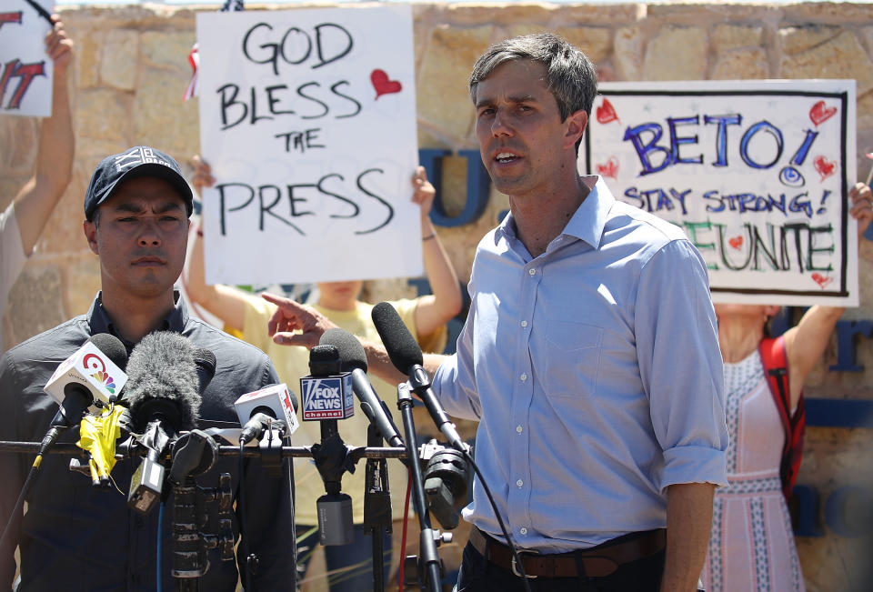 Reps. Joaquin Castro, left, and O’Rourke speak to the media after touring the tent encampment near the Tornillo-Guadalupe Port of Entry on June 23, 2018, in Tornillo, Texas. (Photo: Joe Raedle/Getty Images)