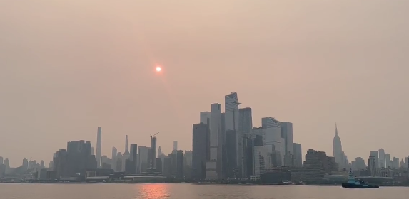 Les feux au Canada ont provoqué ce mardi 6 juin une brume épaisse sur New-York, dégradant la qualité de l’air.