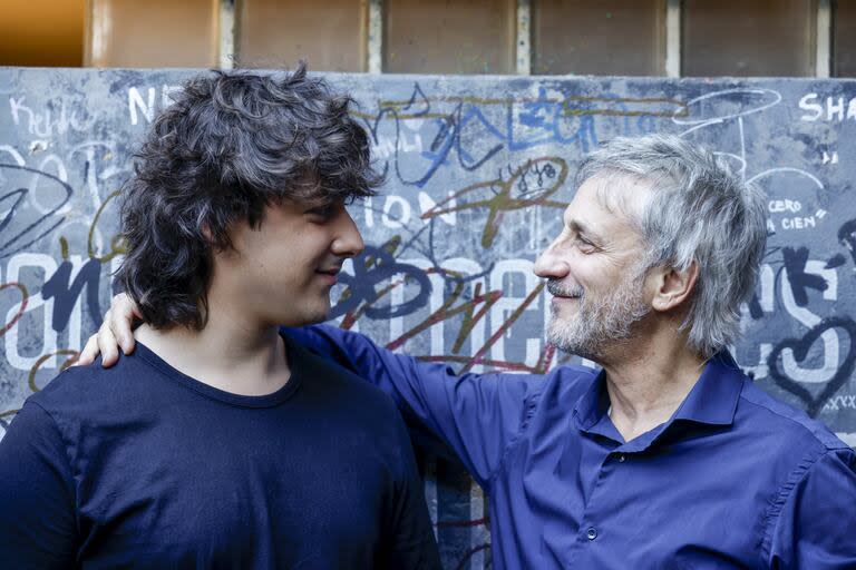 Marcos es asistente de Pablo en la escuela de teatro y hasta se anima a suplantarlo cuando el 