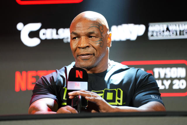 Mike Tyson 'feeling 100%' after reported medical scare on plane - Yahoo Sports