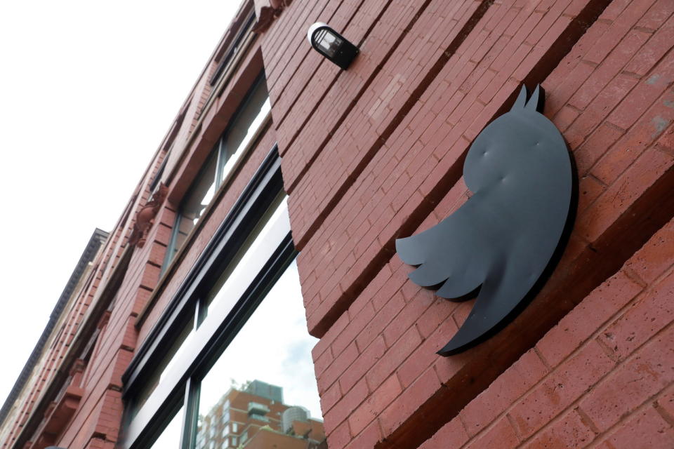 A logo is seen on the New York Twitter offices after they announced they will close their re-opened offices effective immediately in response to updated CDC guidelines during the outbreak of the coronavirus disease (COVID-19) in Manhattan, New York City, U.S., July 29, 2021. REUTERS/Andrew Kelly - RC2EUO9LWF6T