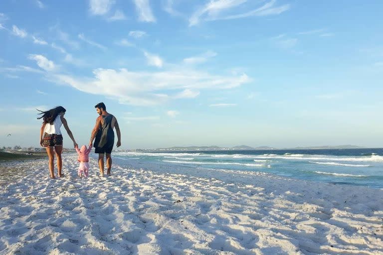 Brenda, junto a su pareja Federico, y a su hija Caliza