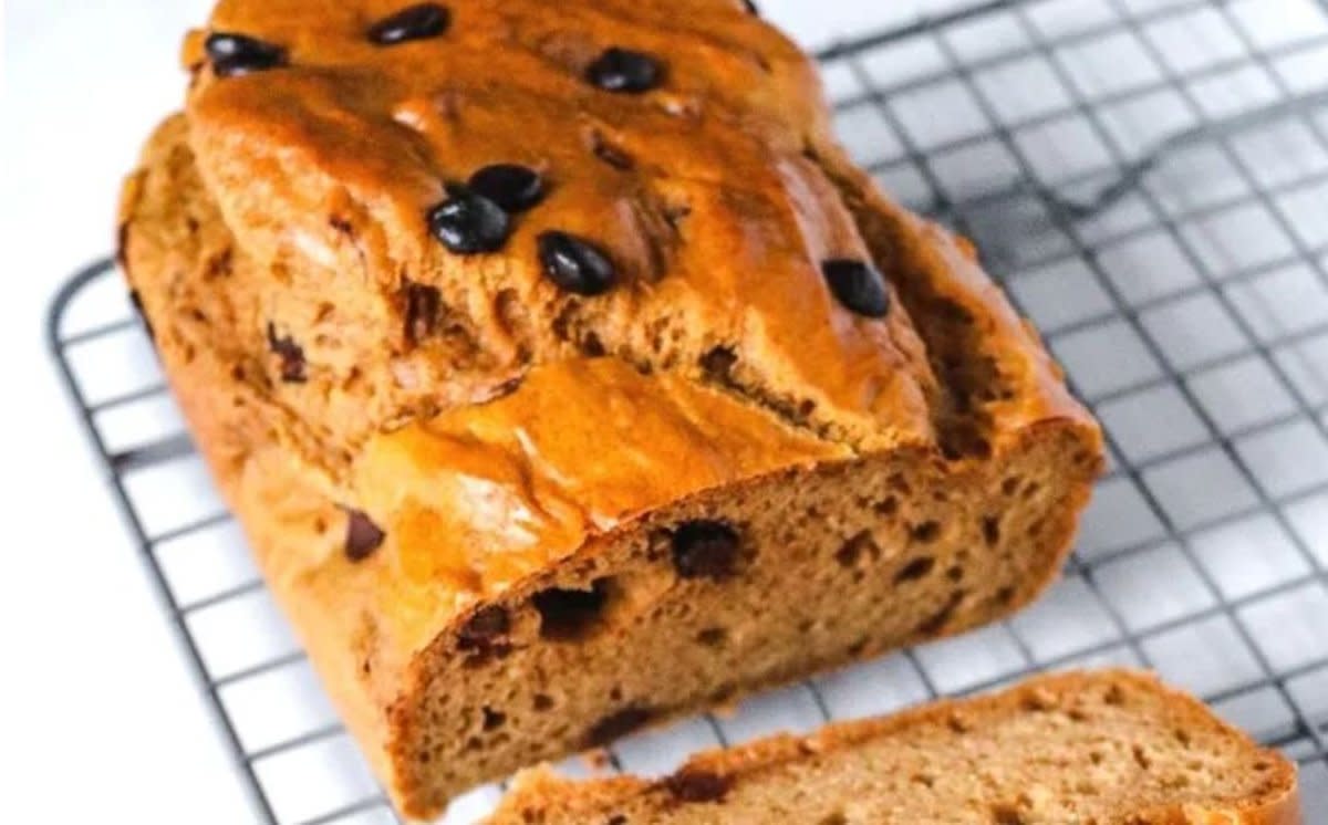 <p>Everyday Shortcuts</p><p>Only 4 ingredients are required for this sweet treat that won't derail your diet.</p><p><strong>Get the recipe: <a href="https://everydayshortcuts.com/keto-cookie-dough-bread" rel="nofollow noopener" target="_blank" data-ylk="slk:Keto Cookie Dough Bread;elm:context_link;itc:0;sec:content-canvas" class="link rapid-noclick-resp">Keto Cookie Dough Bread</a></strong></p>