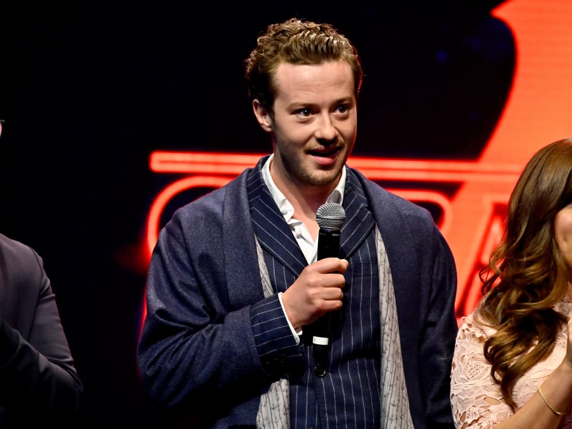 Joseph Quinn speaks to fans during the New York premiere of the fourth season of Stranger Things on May 14, 2022. Quinn will be making an appearance at Fan Expo Canada this year. (Astrid Stawiarz/Getty Images for Netflix - image credit)