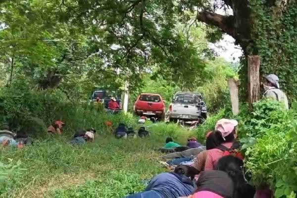 mexicanos de chiapas huyendo a guatemala por la violencia