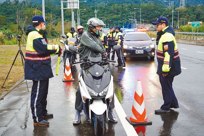 蘇花改大型重機上路案已送交通部核定，下一步要試辦白牌機車行駛。（本報資料照片）