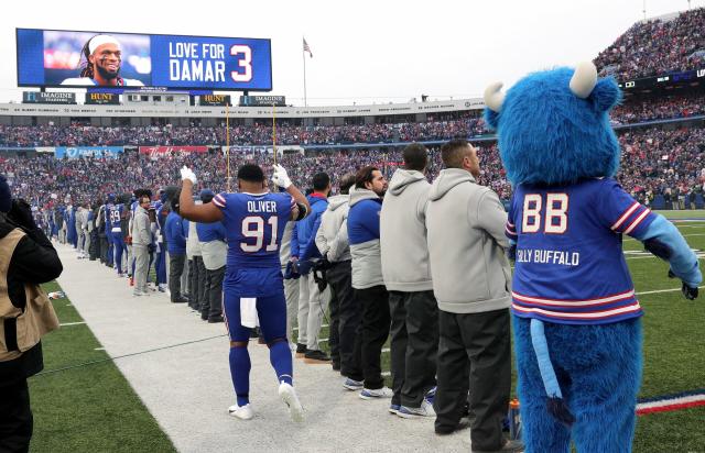 WATCH: Bills show Damar Hamlin on scoreboard vs. Bengals