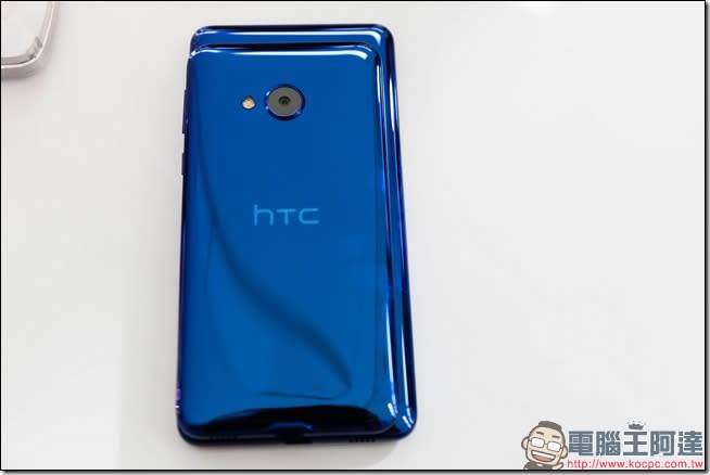 HTC U ULTRA/PLAY發表與動手玩，加入三軸曲面水漾玻璃、人工智能的美型旗艦