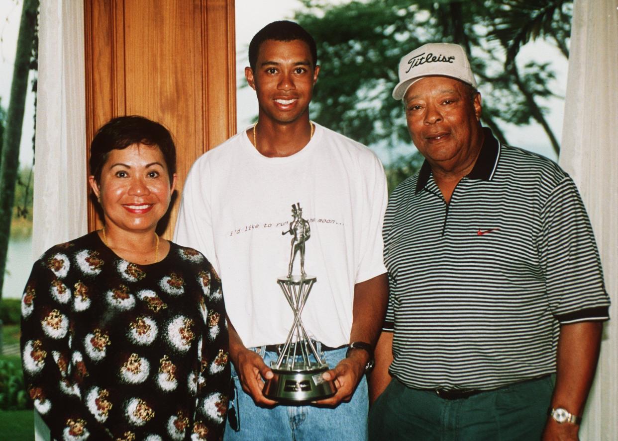 Tiger Woods with his parents Kultida and Earl Woods at the Johnnie Walker Classic at Blue Canyon Golf Club, Thailand, on Jan. 25, 1998. (Photo: David Cannon/ALLSPORT via Getty Images)