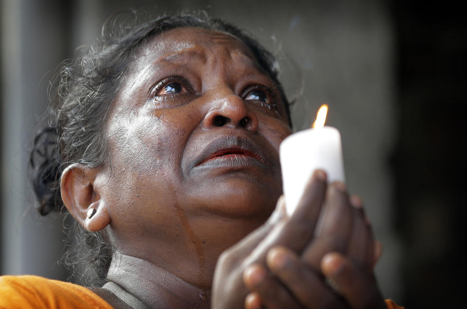 A Sri Lankan roman catholic woman prays during a three minute nationwide silence observe to pay homage to the victims of Easter Sunday's blasts outside  St. Anthony's Shrine in Colombo, Sri Lanka, April 23, 2019. (Photo: Gemunu Amarasinghe/AP)