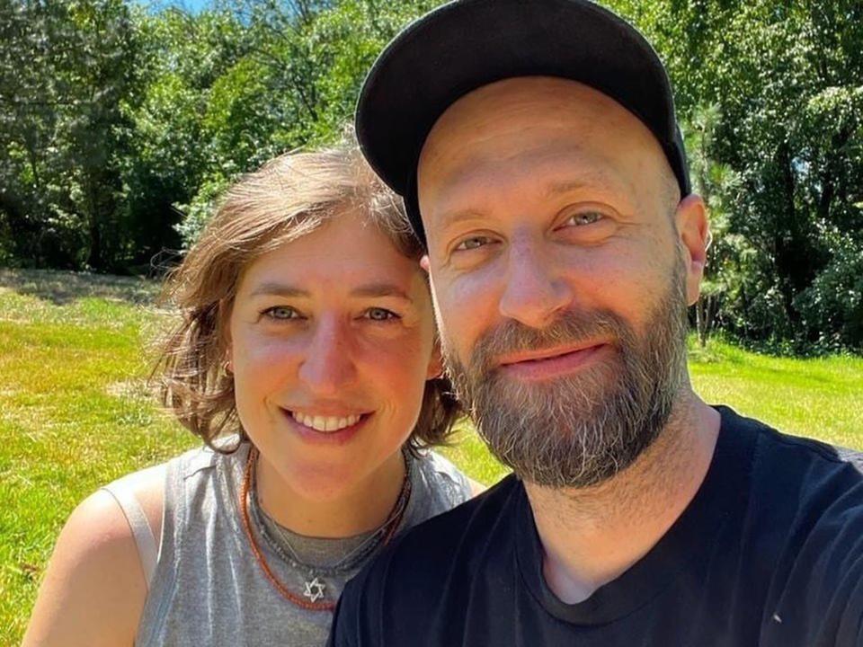 Mayim Bialik and Jonathan Cohen