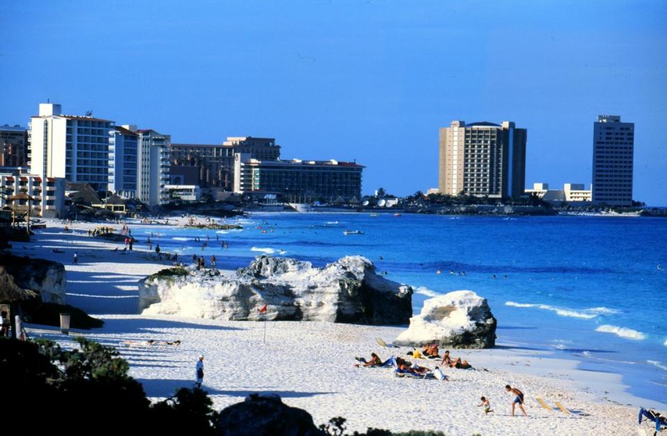 1998: Cancun, Mexico