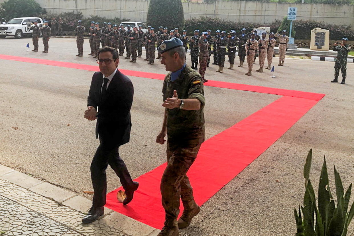 Le major général espagnol Aroldo Lazaro Saenz accueille le ministre français des Affaires étrangères, Stéphane Séjourné, au quartier général de la Finul, à Naqoura.  - Credit:John Irish / REUTERS