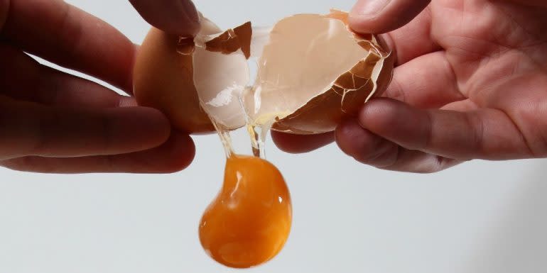 En la yema hay grasas buenas con antioxidantes (luteina) que previenen enfermedades del corazón. (Foto: Getty)