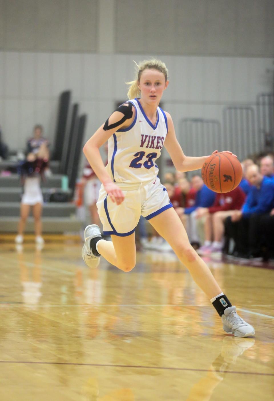 Seaman’s Anna Becker drives to the hoop against De Soto on Friday, Feb. 2. The Vikings defeated De Soto 50-47.