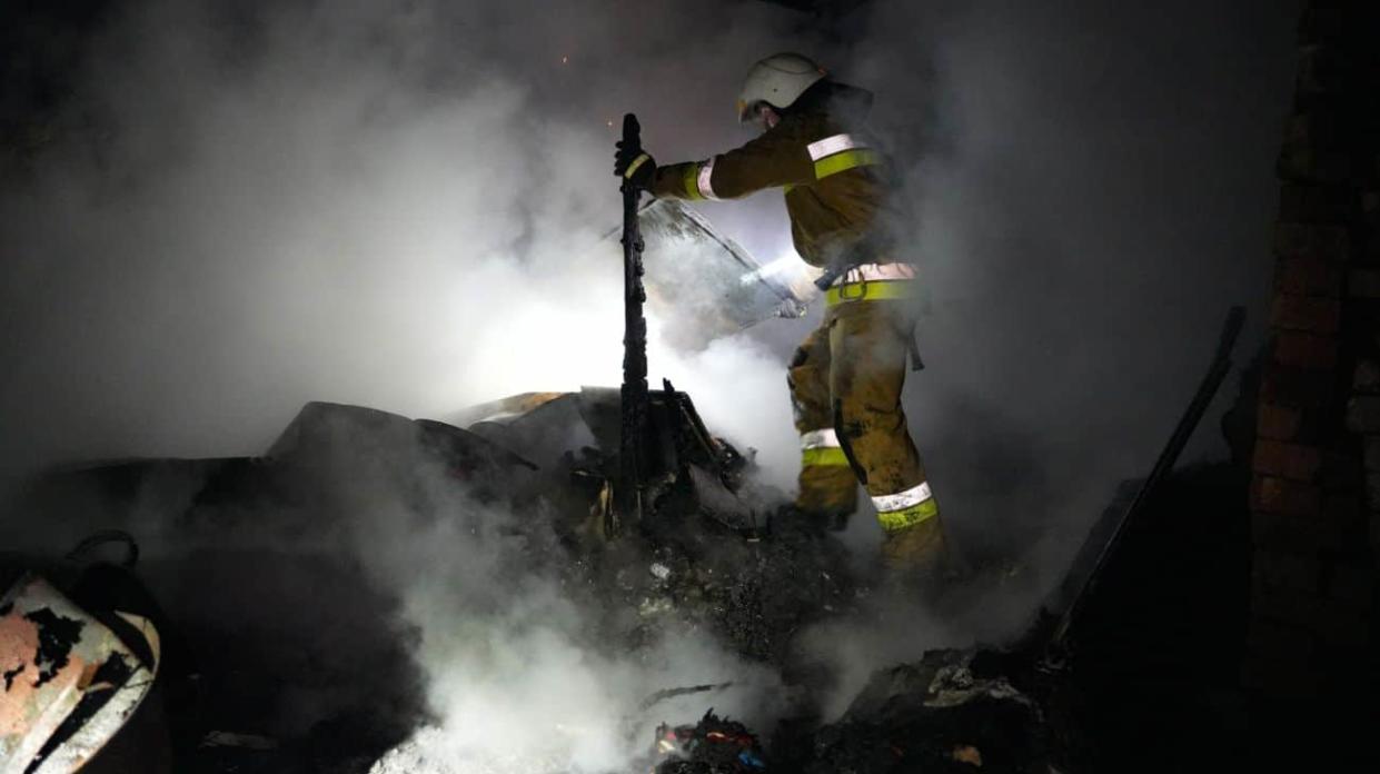 Search and rescuers are removing the consequences of a drone strike in Mykolaiv. Photo: State Emergency Service