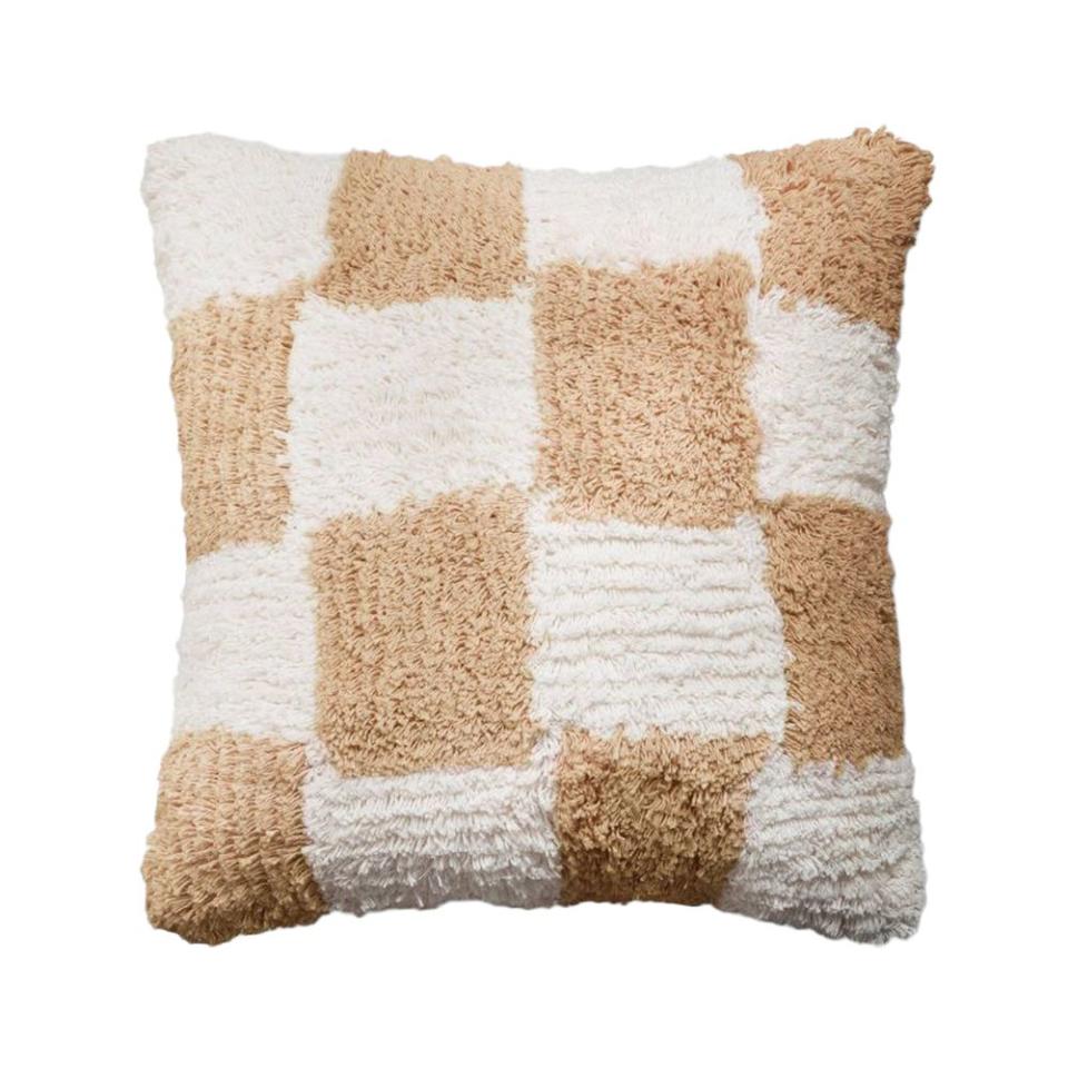 <p><a href="https://go.redirectingat.com?id=74968X1596630&url=https%3A%2F%2Fwww.target.com%2Fp%2Ftufted-checkerboard-cotton-square-throw-pillow-beige-room-essentials-8482%2F-%2FA-87197557&sref=https%3A%2F%2Fwww.elle.com%2Ffashion%2Fshopping%2Fg45126594%2Fbest-throw-pillows%2F" rel="nofollow noopener" target="_blank" data-ylk="slk:Shop Now;elm:context_link;itc:0;sec:content-canvas" class="link ">Shop Now</a></p><p>Tufted Checkerboard Cotton Square Throw Pillow </p><p>target.com</p><p>$15.00</p>