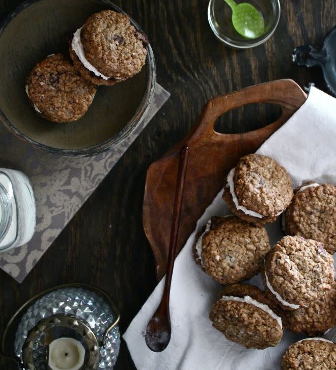 <strong>Get the <a href="https://harvestandhoney.com/2015/08/10/chocolate-chunk-oatmeal-cream-pies-with-cinnamon-cream-and-sea-salt/" target="_blank">Chocolate Chunk Oatmeal Cream Pies With Cinnamon Cream And Sea Salt recipe</a>&nbsp;from Harvest &amp; Honey</strong>