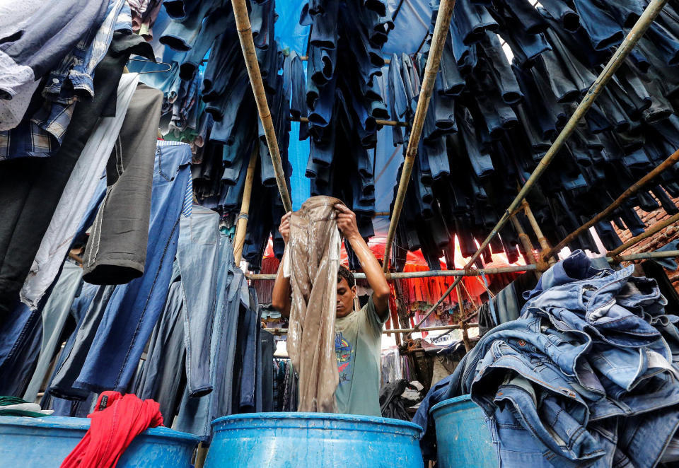 Second-hand clothing wash