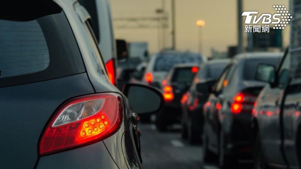 許多網友指出，台灣高速公路上不會保持安全距離。（示意圖／shutterstock 達志影像）