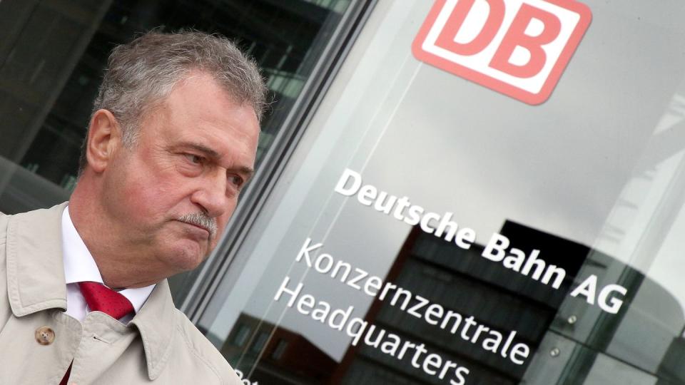 Claus Weselsky, Chef der GDL, droht im Tarifkonflikt mit der Bahn mit weiteren Streiks.