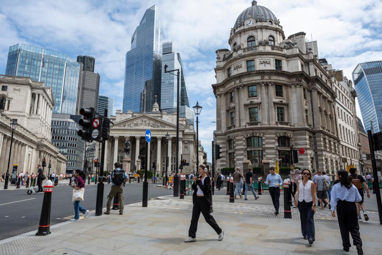 London, UK.  5 August 2024. A general view of the Bank of England, Royal Exchange and skyscrapers in the City of London’s financial district.  Financial markets around the world are reported to have fallen sharply due to a looming slowdown in the US economy which has cast doubts about global economic growth.  Credit: Stephen Chung / Alamy Live News