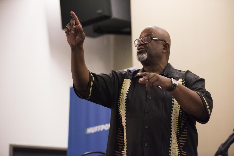 Moderator Wayne Ford speaks&nbsp;to the audience.