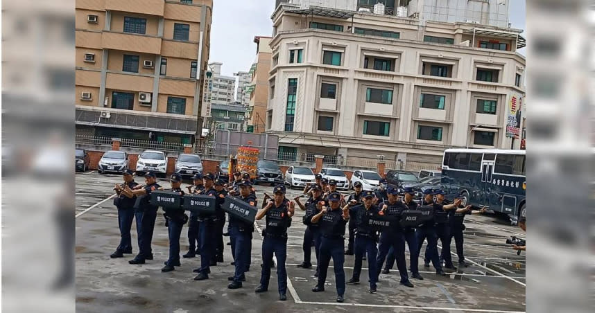 大甲媽祖繞境進香活動預計在6日進入彰化縣境，彰化警方除成立機動應變隊，也將出動優勢警、民力佈署在彰化市民生地下道、南瑤宮、天后宮與北斗奠安宮、員林福寧宮等5大地點，嚴防滋事脫序行為發生。（圖／中國時報葉靜美攝）