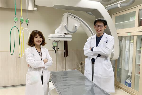 右為放射科李喬華醫師，左為神經內科醫師趙怡靜。（圖片／中國醫藥大學新竹附設醫院提供）