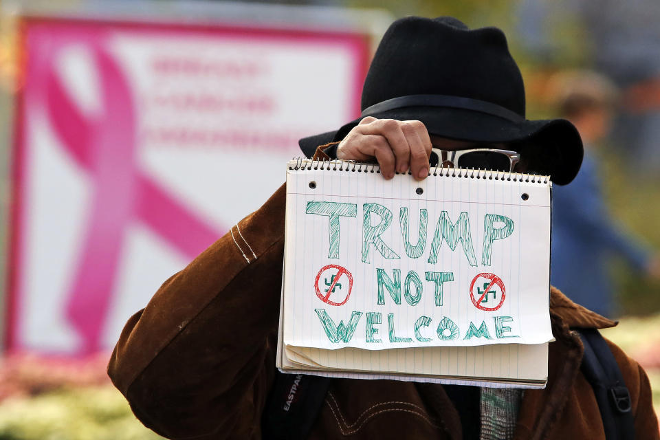 Protesters jeer Trump in Pittsburgh