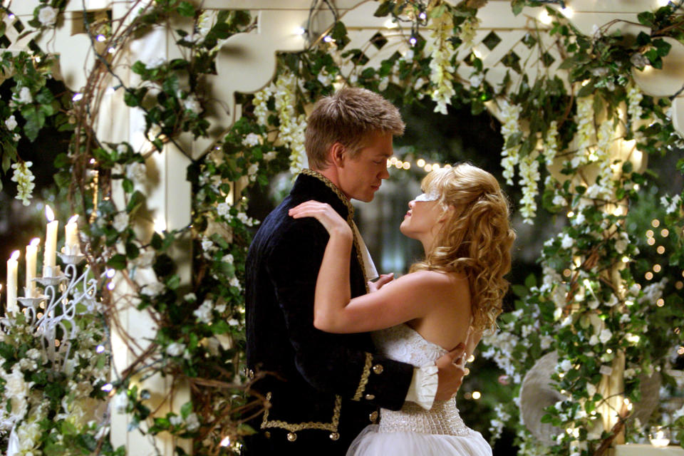 Chad Michael Murray and Hilary Duff dancing at the masquerade ball