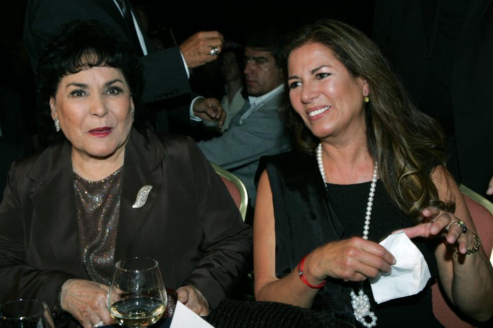 Patricia Rivera y Carmen Salinas en una conferencia de prensa en el 2008 en M&#xe9;xico. (Photo by Alejandro Pai / Clasos.com / LatinContent / Getty Images)