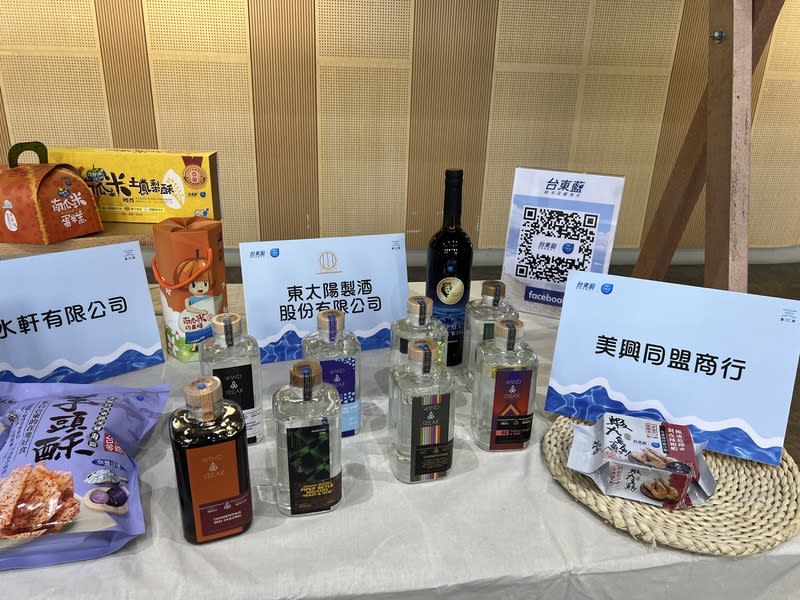 台東推動深層海水產業 輔導開發逾60種產品 台東縣政府表示，深度200公尺以下的深層海水具有 低溫、潔淨、富含礦物質及營養鹽等特性，近年來在 縣府輔導下已有24家廠商廣泛應用於食品、飲料、養 殖及健康休閒等領域，開發出逾60種產品。（飲酒過 量有害健康；酒後勿開車；未成年請勿飲酒） 中央社記者盧太城台東攝  112年10月12日 