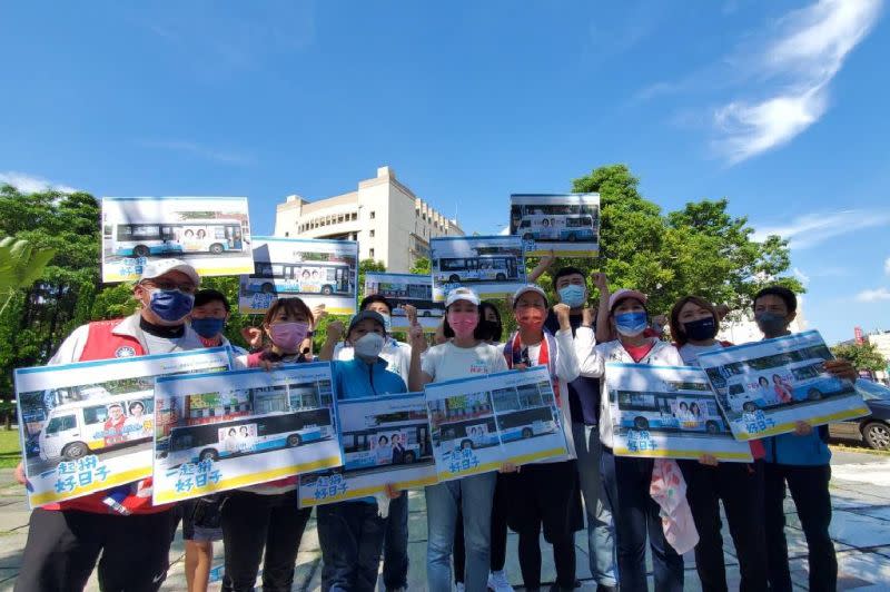 ▲柯志恩、羅智強及多位議員高喊「柯志恩挺台大、台灣人挺台大」。（圖／翻攝畫面）